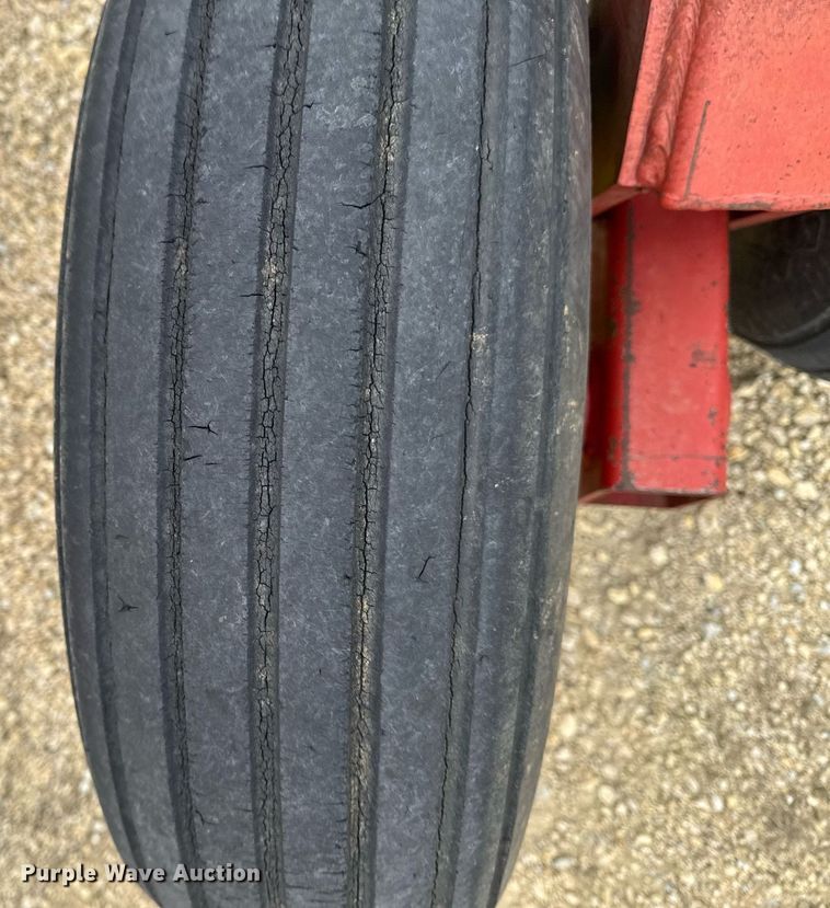 image for item EG7066 Sunflower 5033-24 field cultivator