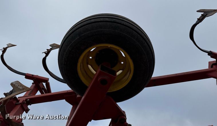 image for item EG7066 Sunflower 5033-24 field cultivator