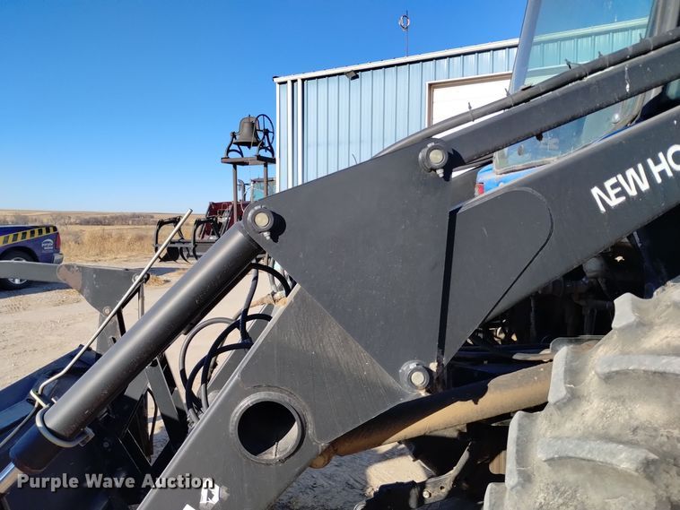 image for item EG9969 2002 New Holland TV140 bi-directional tractor