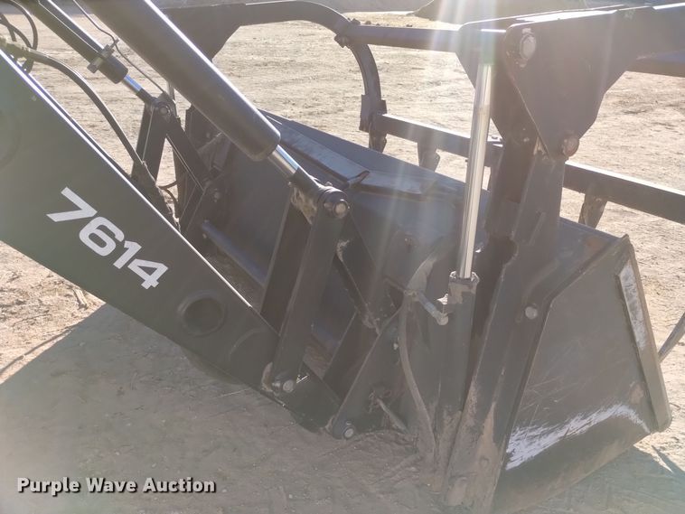 image for item EG9969 2002 New Holland TV140 bi-directional tractor