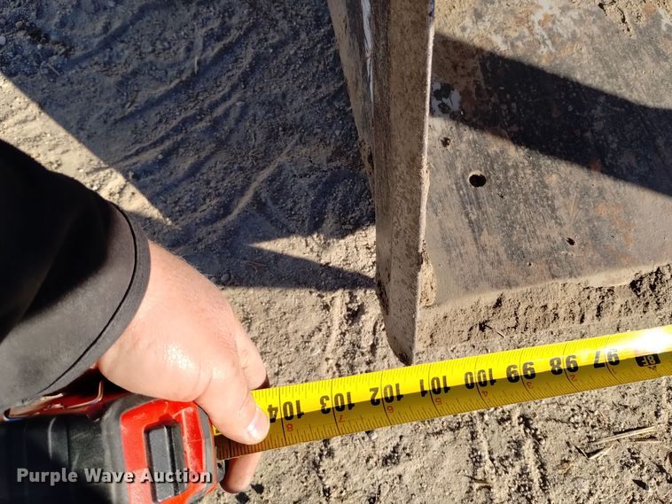 image for item EG9969 2002 New Holland TV140 bi-directional tractor