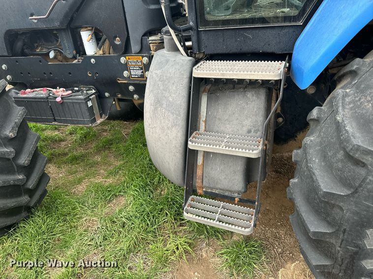 image for item EG9969 2002 New Holland TV140 bi-directional tractor