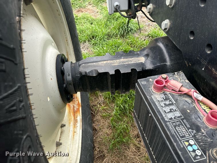 image for item EG9969 2002 New Holland TV140 bi-directional tractor