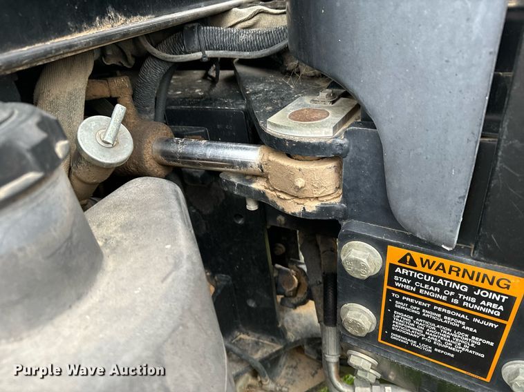 image for item EG9969 2002 New Holland TV140 bi-directional tractor