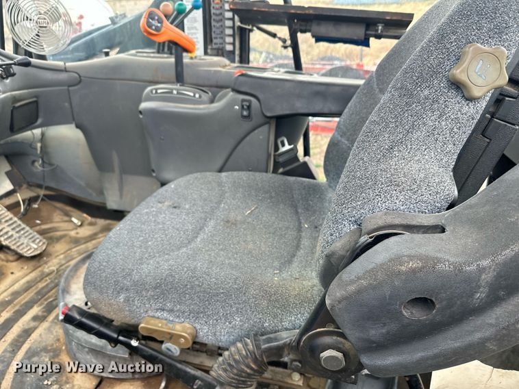 image for item EG9969 2002 New Holland TV140 bi-directional tractor