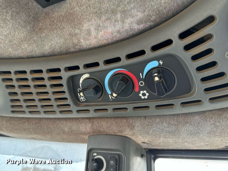 image for item EG9969 2002 New Holland TV140 bi-directional tractor