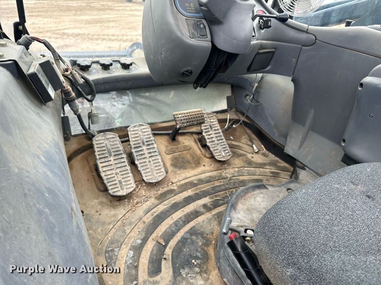 image for item EG9969 2002 New Holland TV140 bi-directional tractor