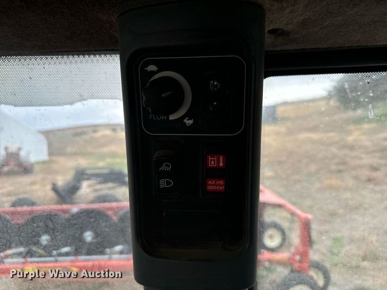 image for item EG9969 2002 New Holland TV140 bi-directional tractor