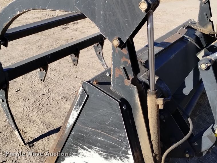 image for item EG9980 2002 New Holland  TV140 bi-directional tractor