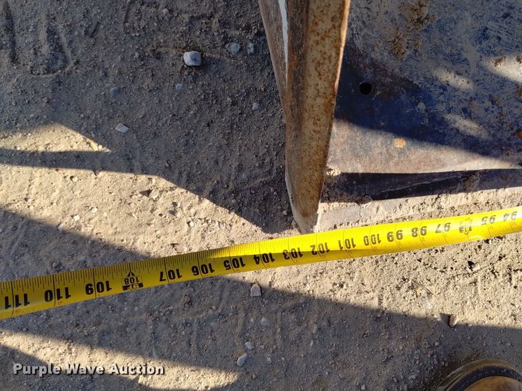 image for item EG9980 2002 New Holland  TV140 bi-directional tractor