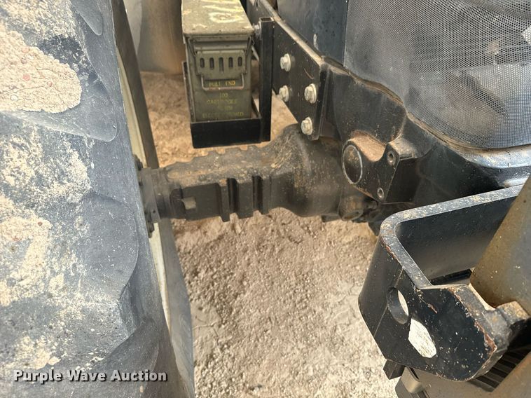 image for item EG9980 2002 New Holland  TV140 bi-directional tractor