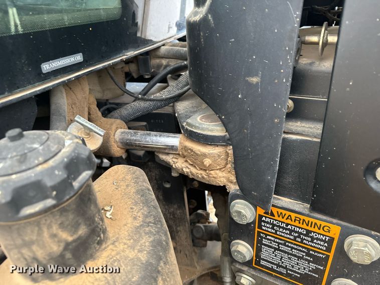 image for item EG9980 2002 New Holland  TV140 bi-directional tractor