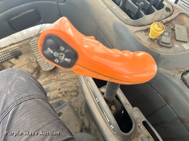 image for item EG9980 2002 New Holland  TV140 bi-directional tractor