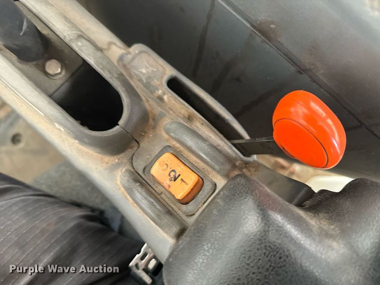 image for item EG9980 2002 New Holland  TV140 bi-directional tractor