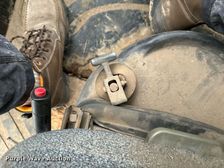 image for item EG9980 2002 New Holland  TV140 bi-directional tractor