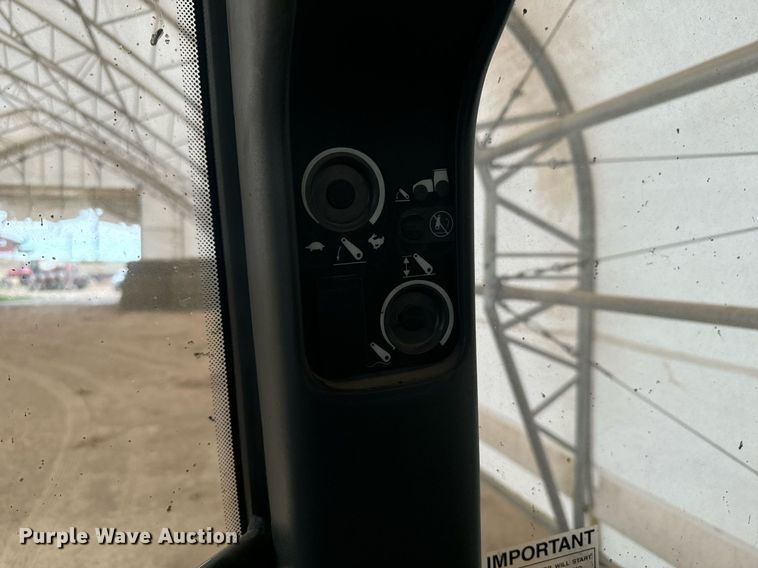 image for item EG9980 2002 New Holland  TV140 bi-directional tractor