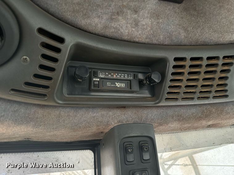 image for item EG9980 2002 New Holland  TV140 bi-directional tractor