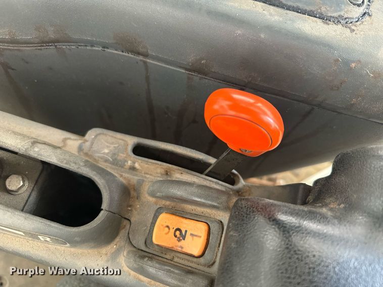 image for item EG9980 2002 New Holland  TV140 bi-directional tractor