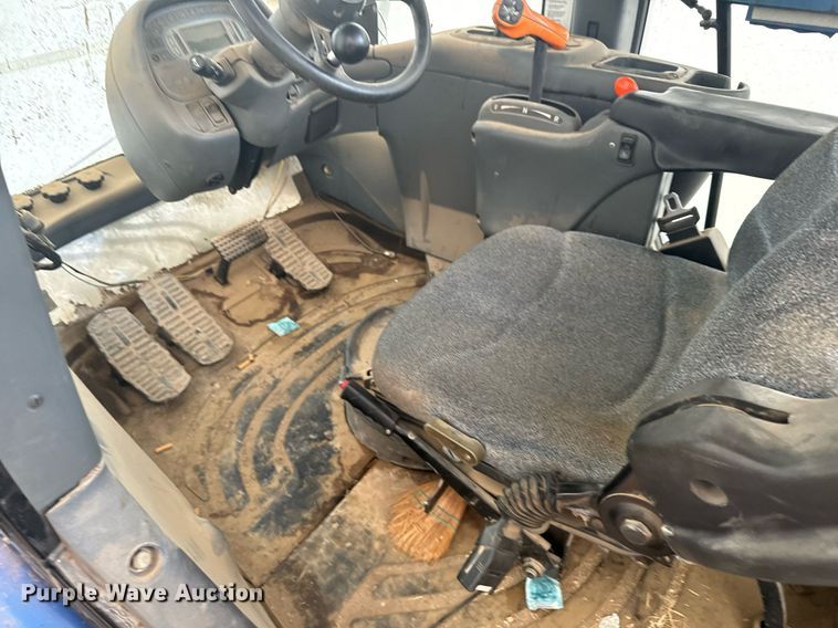 image for item EG9980 2002 New Holland  TV140 bi-directional tractor