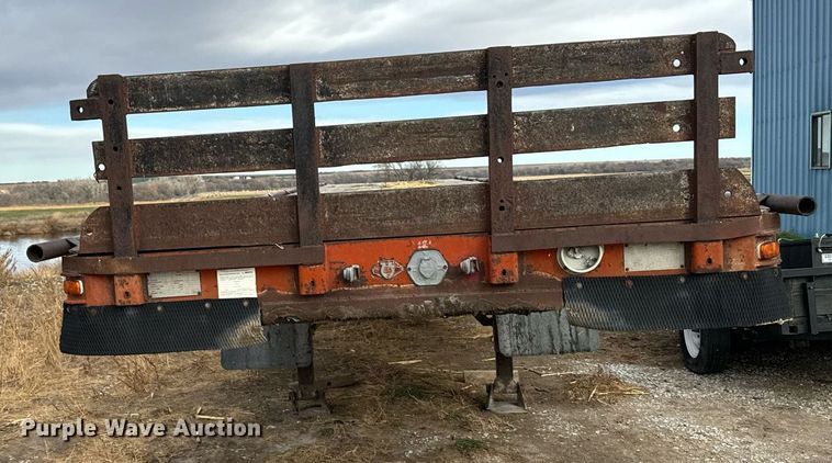 image for item EG9987 1972 Transcraft TH-40 flatbed trailer