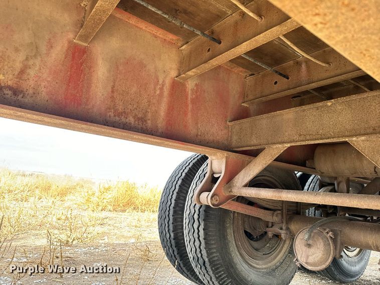 image for item EG9987 1972 Transcraft TH-40 flatbed trailer