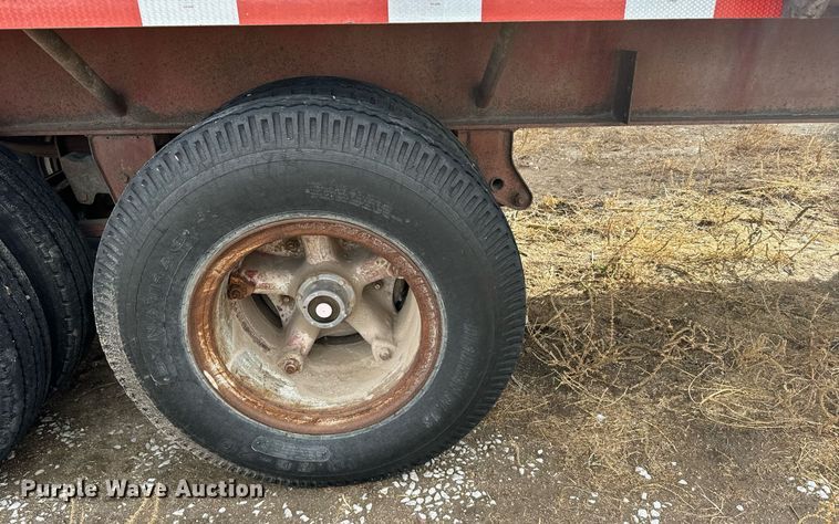 image for item EG9987 1972 Transcraft TH-40 flatbed trailer