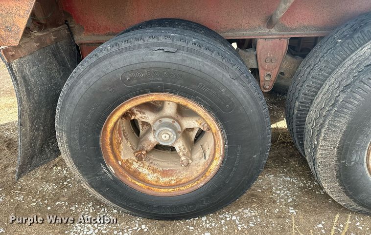 image for item EG9987 1972 Transcraft TH-40 flatbed trailer