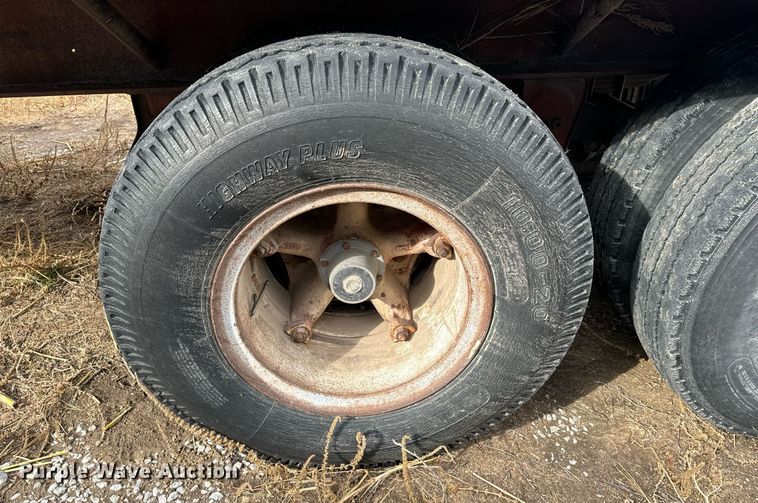 image for item EG9987 1972 Transcraft TH-40 flatbed trailer