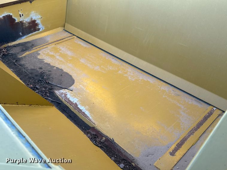 image for item EG9995 2001 Garfield 1150 scraper