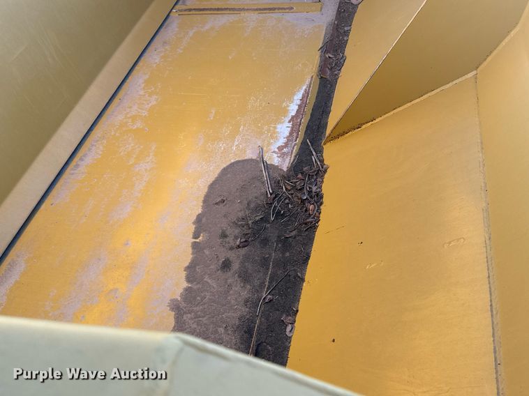 image for item EG9995 2001 Garfield 1150 scraper