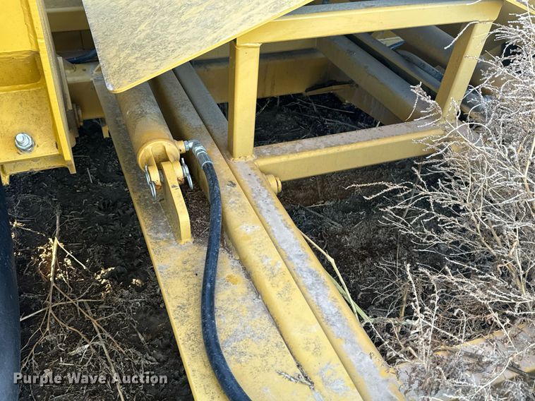 image for item EG9995 2001 Garfield 1150 scraper