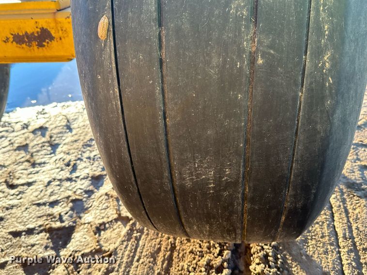 image for item EG9995 2001 Garfield 1150 scraper