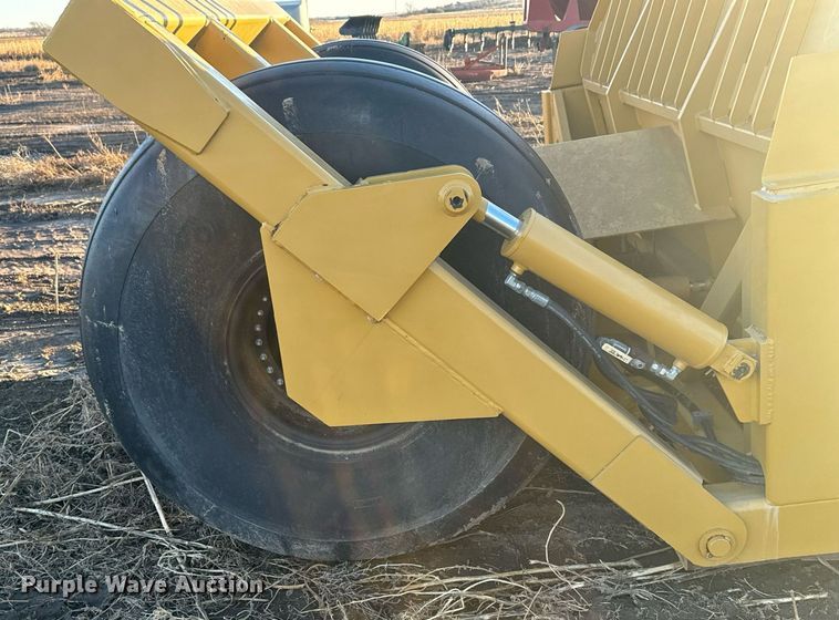 image for item EG9995 2001 Garfield 1150 scraper