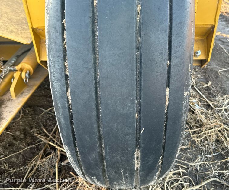 image for item EG9995 2001 Garfield 1150 scraper