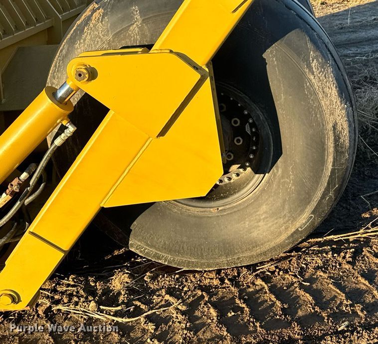 image for item EG9995 2001 Garfield 1150 scraper