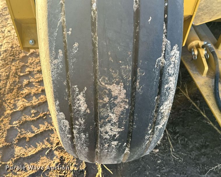 image for item EG9995 2001 Garfield 1150 scraper