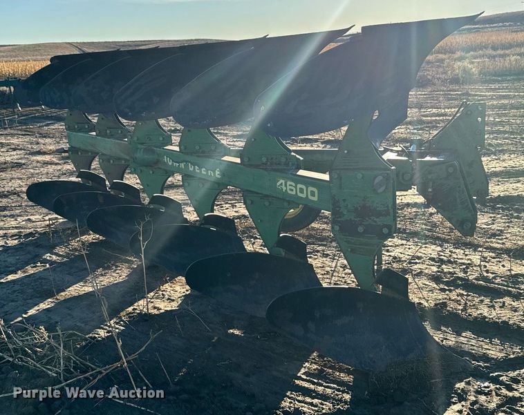image for item EG9998 John Deere  4600 twelve bottom two-way plow