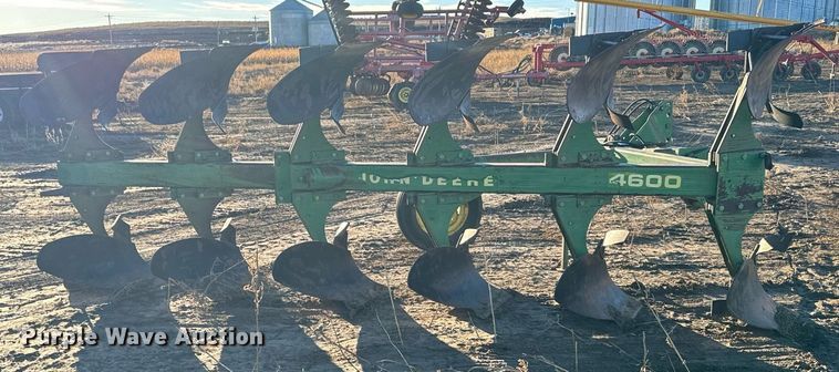 image for item EG9998 John Deere  4600 twelve bottom two-way plow