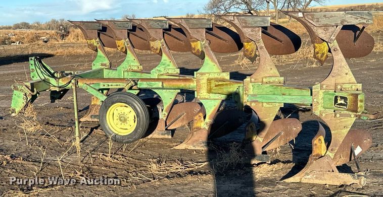 image for item EG9998 John Deere  4600 twelve bottom two-way plow
