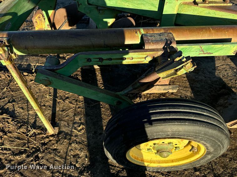 image for item EG9998 John Deere  4600 twelve bottom two-way plow