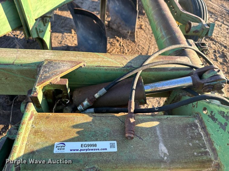 image for item EG9998 John Deere  4600 twelve bottom two-way plow