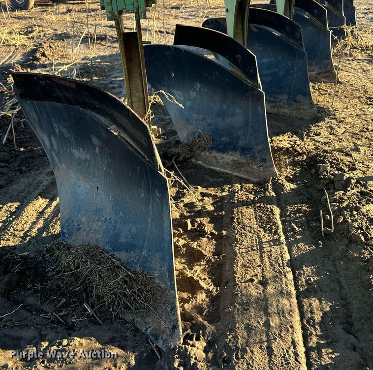 image for item EG9998 John Deere  4600 twelve bottom two-way plow
