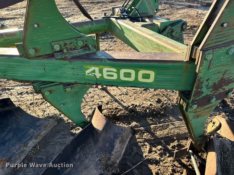 image for item EG9998 John Deere  4600 twelve bottom two-way plow