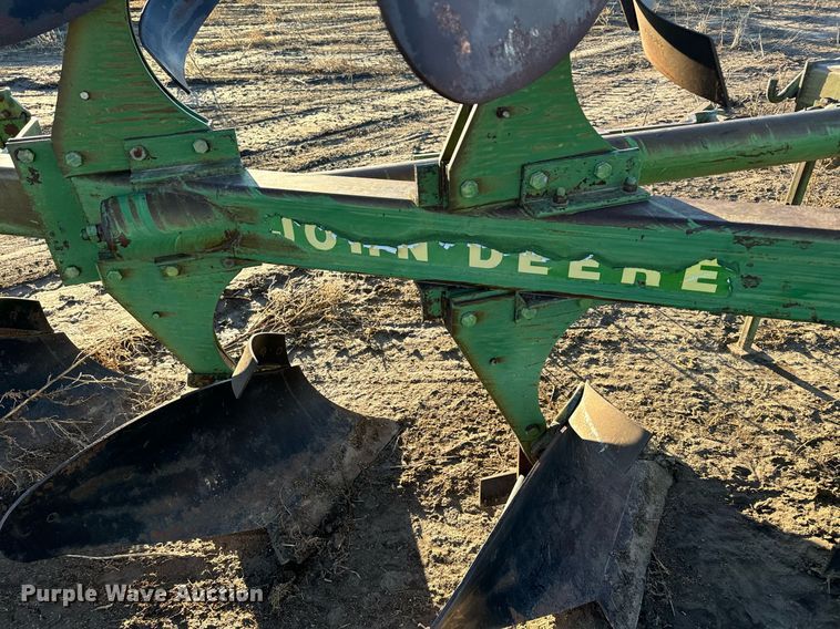 image for item EG9998 John Deere  4600 twelve bottom two-way plow
