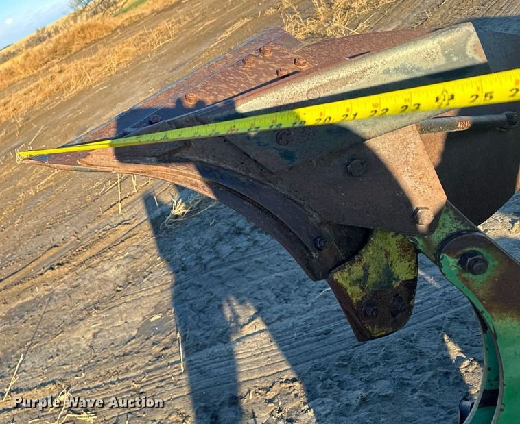 image for item EG9998 John Deere  4600 twelve bottom two-way plow