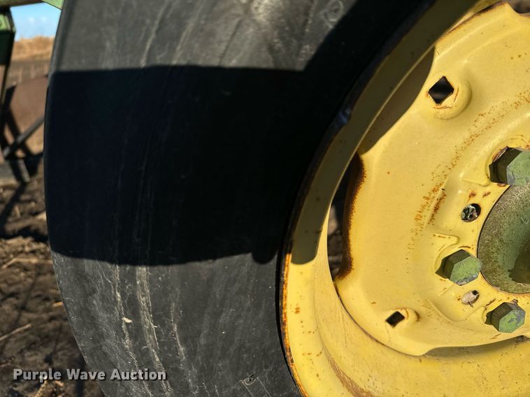 image for item EG9998 John Deere  4600 twelve bottom two-way plow