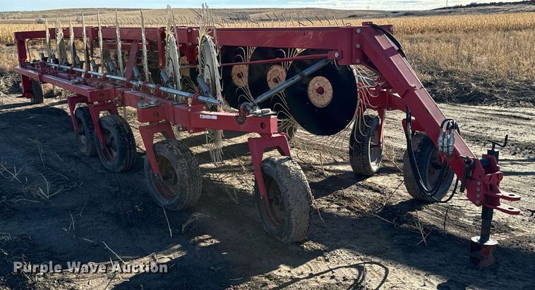 image for item EH0004 2013 Farm King hay rake
