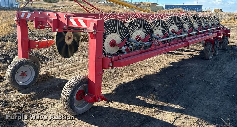 image for item EH0004 2013 Farm King hay rake
