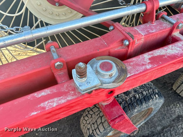 image for item EH0004 2013 Farm King hay rake