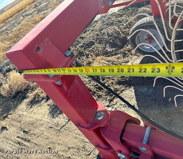 image for item EH0004 2013 Farm King hay rake